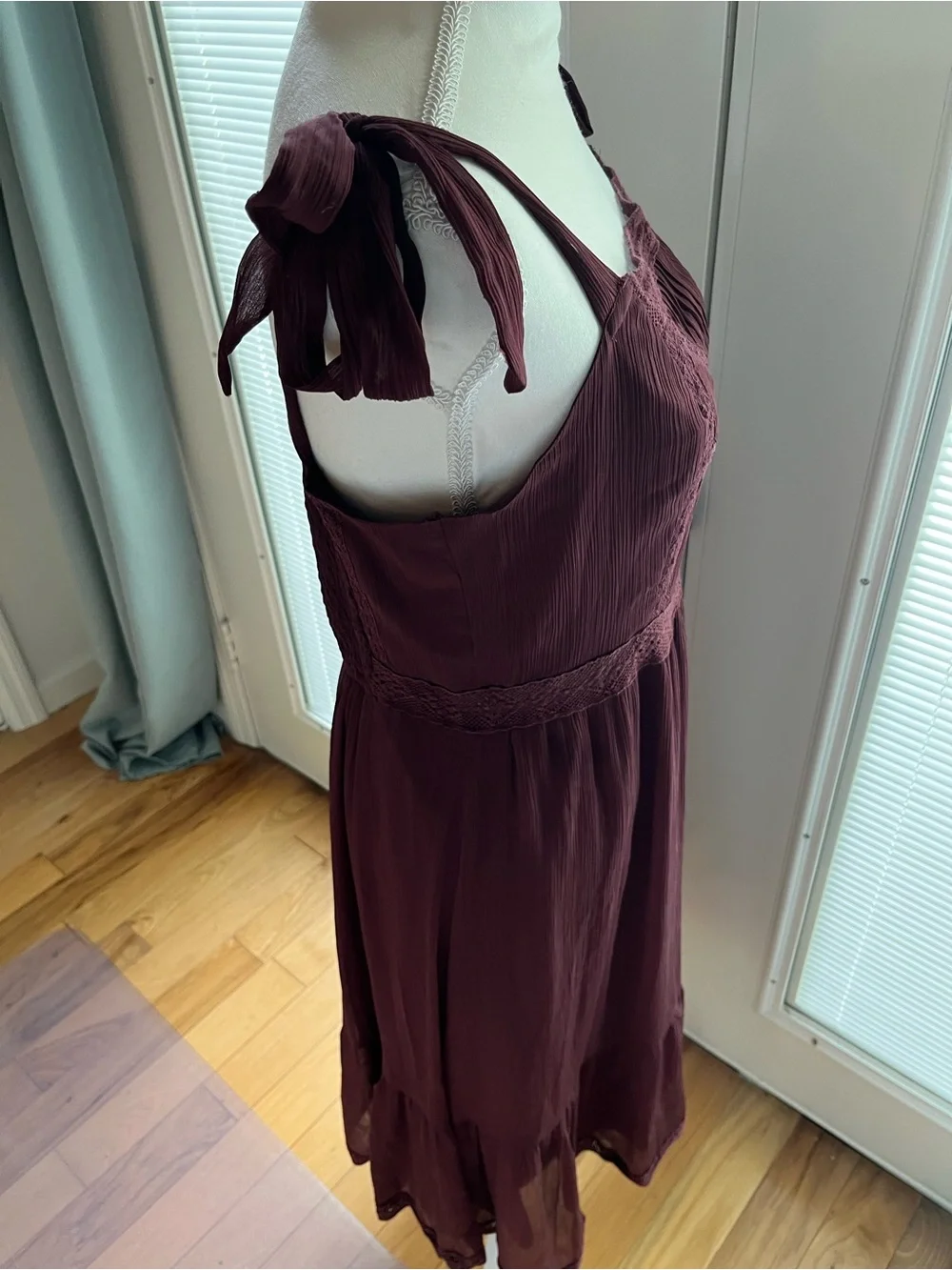 Abercrombie & Fitch: Tie-Strap Chiffon Pleated Midi Dress M